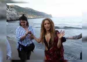 Shakira revela insólito hecho con camarógrafo durante la grabación de ‘Clandestino’ (VIDEO)