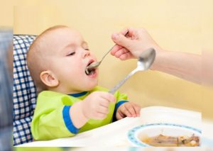 Padres: ¿Un bebé recién nacido puede comer de todo?