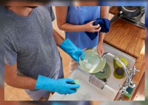 ¡La ciencia lo dice! Lavar platos prolonga la vida