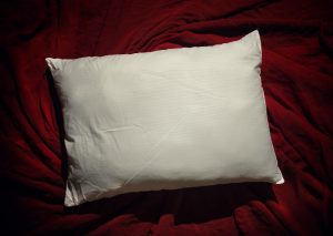 Pareja: Descubre cómo una almohada puede cambiar tu vida sexual