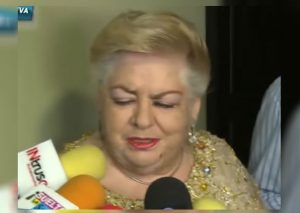 Paquita la del Barrio se queda dormida en plena entrevista (VIDEO)