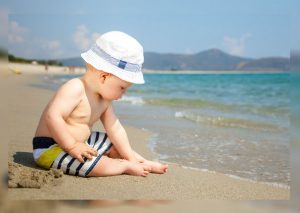 ¿Qué le sucede a tu bebé si lo expones al sol?