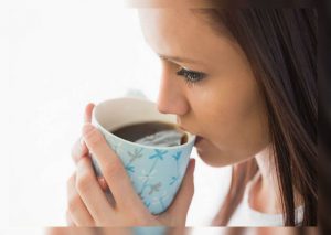 ¿Por qué el café reduce el tamaño de tus senos?