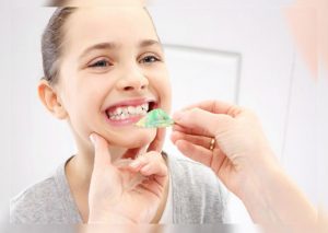 ¿Cómo evitar que le salgan dientes chuecos a tus hijos?