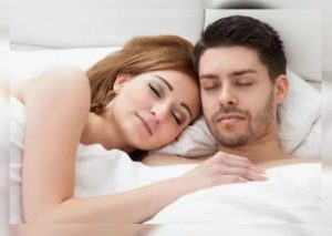 Beneficios de dormir en pareja ‘sin pijama’
