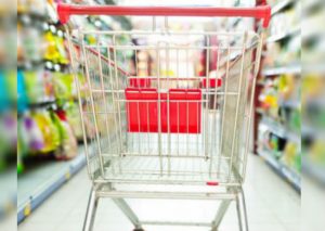 Aprueban ley para que supermercados empiecen a cobrar por las bolsas que dan