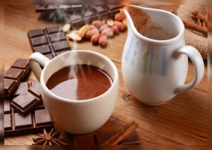 Entérate los múltiples beneficios de tomar chocolate caliente en las mañanas