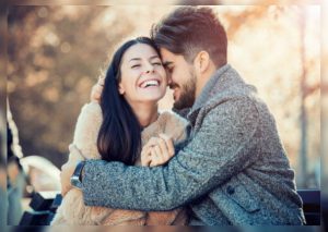 Estudios revelan que el burlarte de tu pareja trae beneficios a tu relación