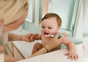 Aprende a cuidar la higiene bucal de tu bebé (VIDEO)