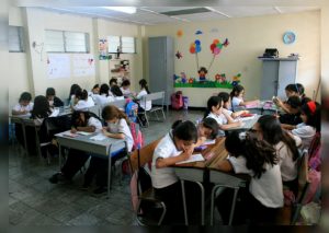 Colegios privados podrán retirar a escolares que deban más de dos meses