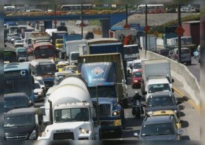 ¿Alcalde de Lima prohibirá el pase de vehículos de carga en la Panamericana Norte y Sur?