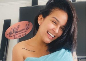 Fanática de Daniela Darcourt se tatuó la firma de la artista peruana
