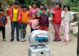 Profesor crea robot para llevar educación a niños del Vraem sin internet