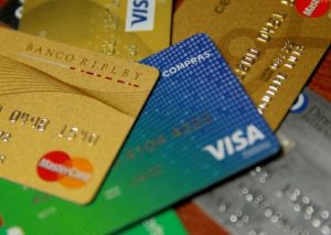 Bancos son obligados a ofrecer tarjetas de crédito sin cobrar membresía