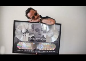 Marc Anthony recibe su primer ‘Disco de Diamante’