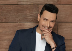Víctor Manuelle Recibe sorpresa de Sony Music Latin