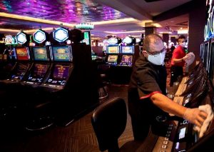 Gobierno permitirá reapertura de casinos, teatros, cines y gimnasios con aforo del 40%