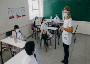 Argentina: Escolares regresan a clases presenciales