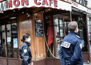 Francia: Parlamento prohíbe la difusión de imágenes de policías