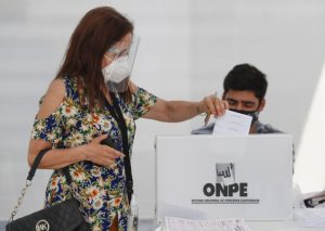 ONPE: uso doble mascarilla y protector facial en segunda vuelta será obligatorio