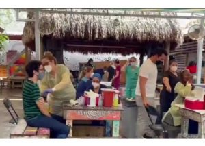 EE.UU.: Bar en Miami ofrece cerveza y pizza gratis para quienes se vacunen en el lugar