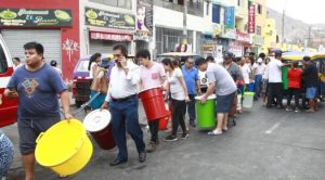 San Juan de Lurigancho: vecinos denuncian la venta de cilindros de agua