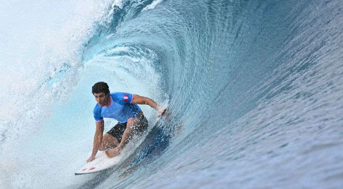 Lucca Mesinas queda fuera de París 2024 tras caer en el Repechaje de Surf Masculino